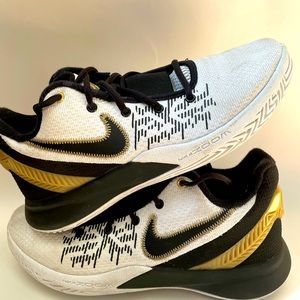 nike zoom kyrie flytrap 2 EP white and black and gold size 7